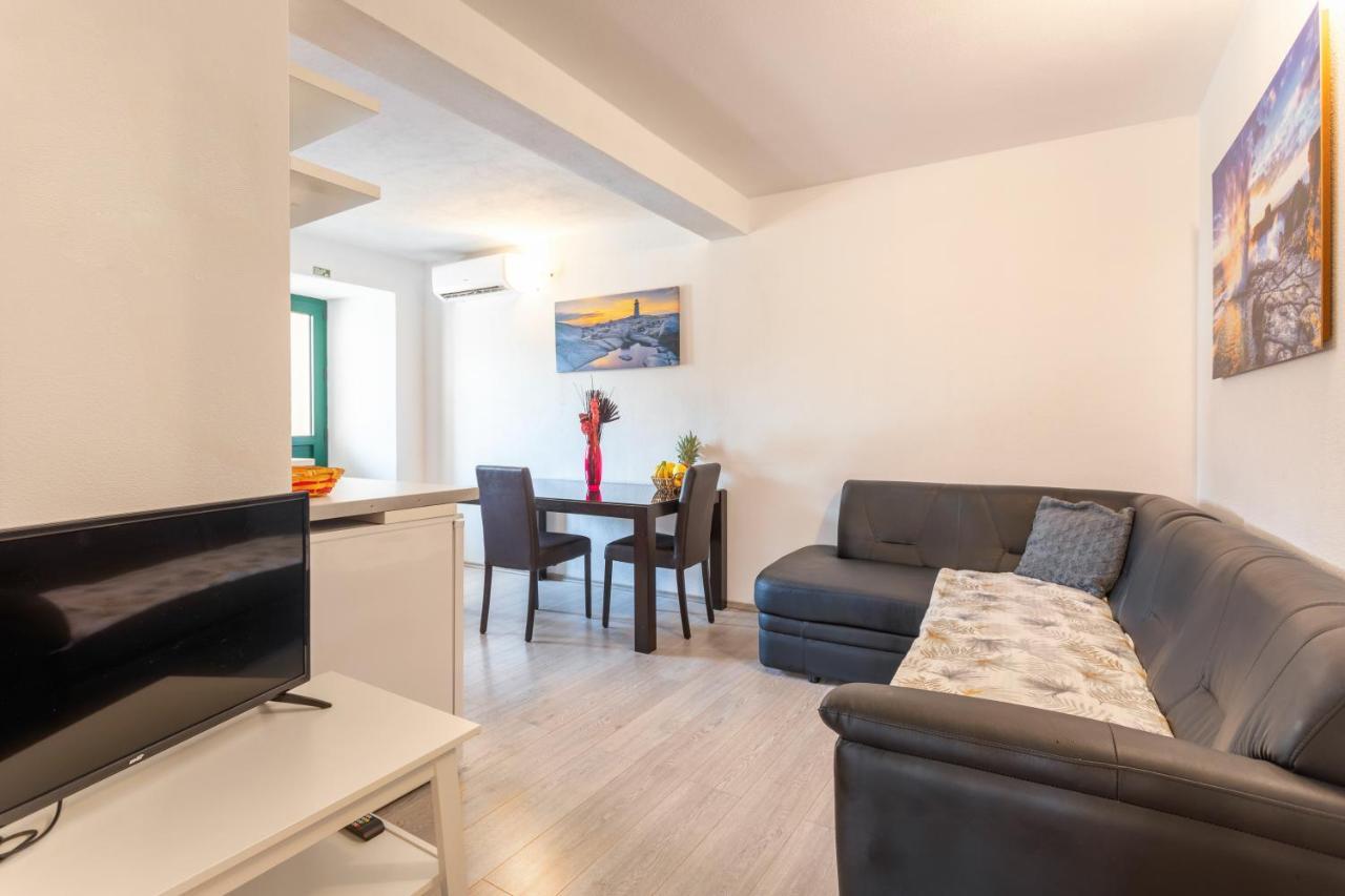 Apartments Ante 2 ฮวาร์ ภายนอก รูปภาพ