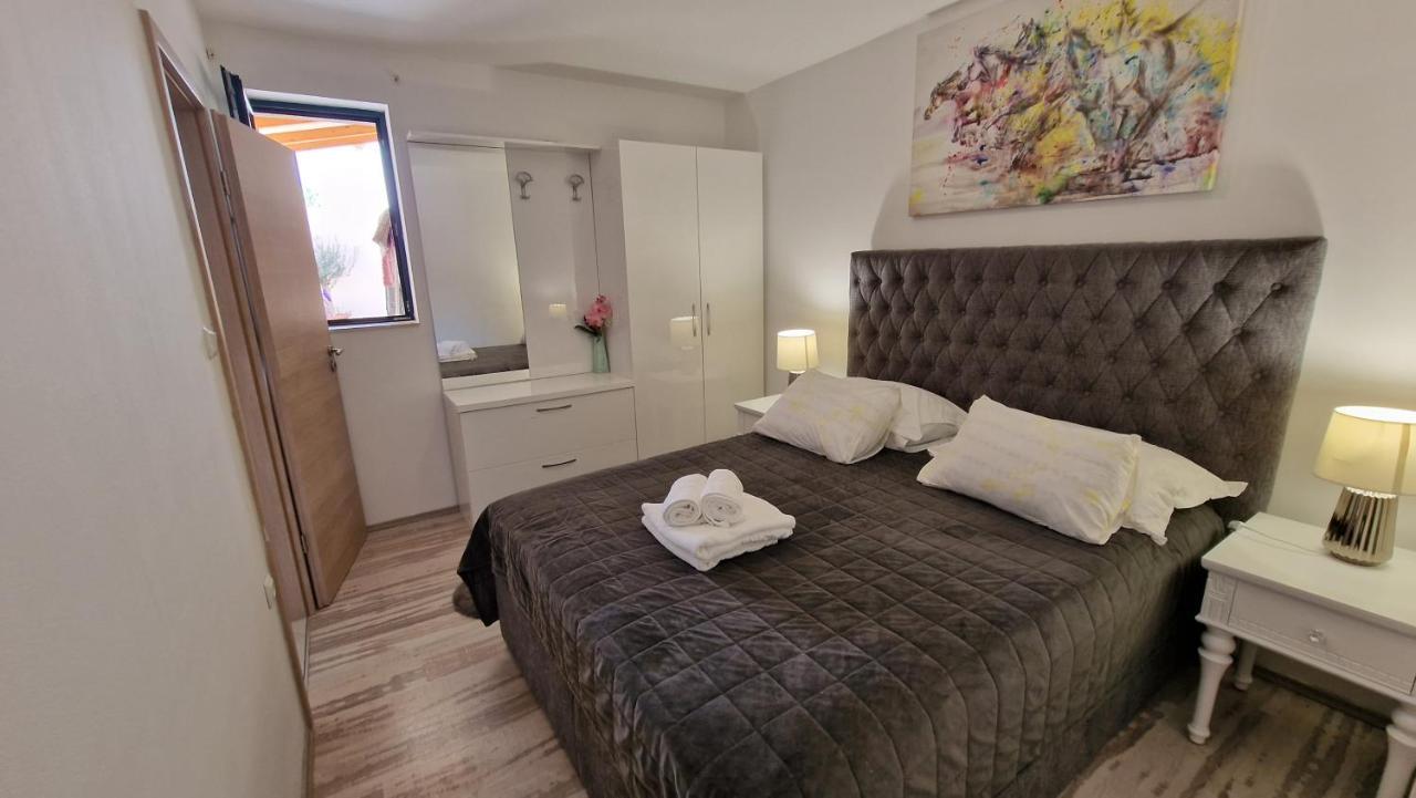Apartments Ante 2 ฮวาร์ ภายนอก รูปภาพ