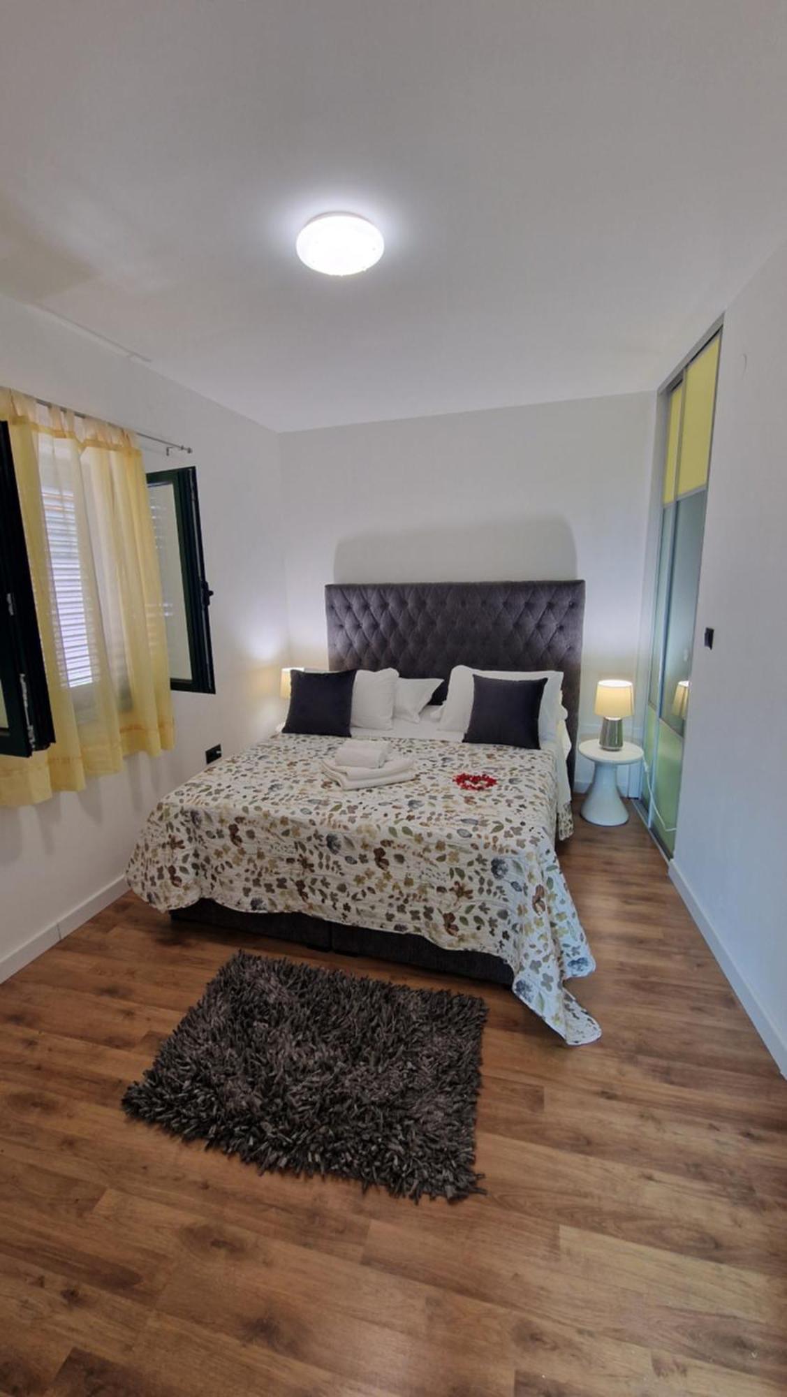Apartments Ante 2 ฮวาร์ ภายนอก รูปภาพ