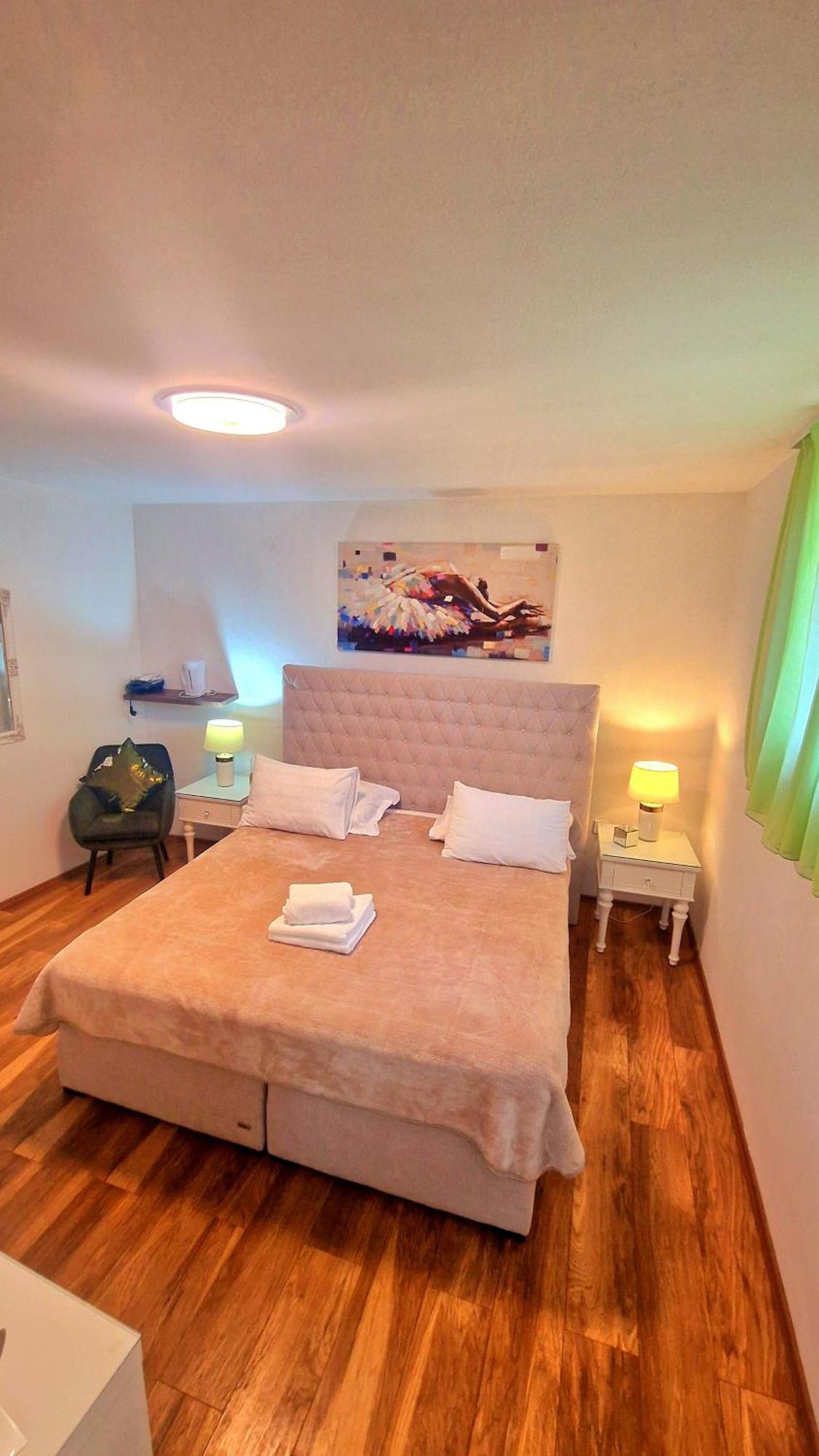 Apartments Ante 2 ฮวาร์ ภายนอก รูปภาพ
